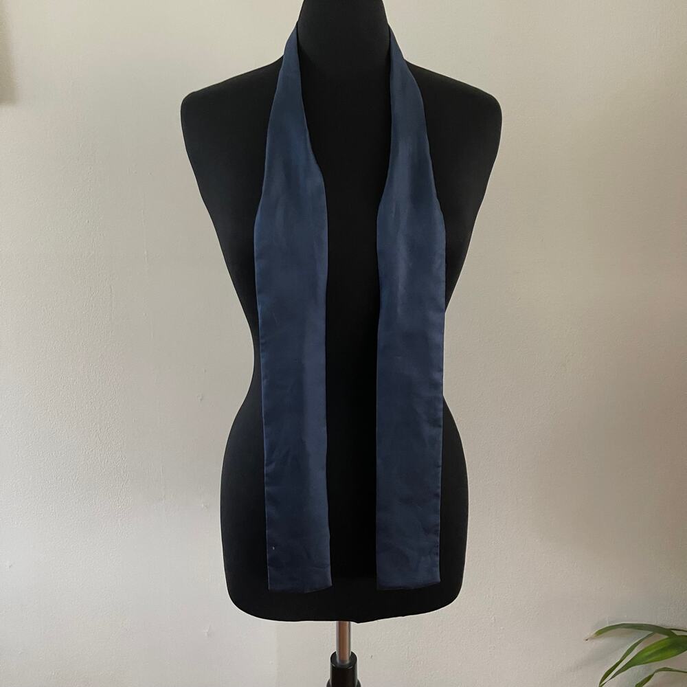 Burberrys Vintage Self-Tie Bow Tie Navy Blue Silk Batwing Made in England Mens